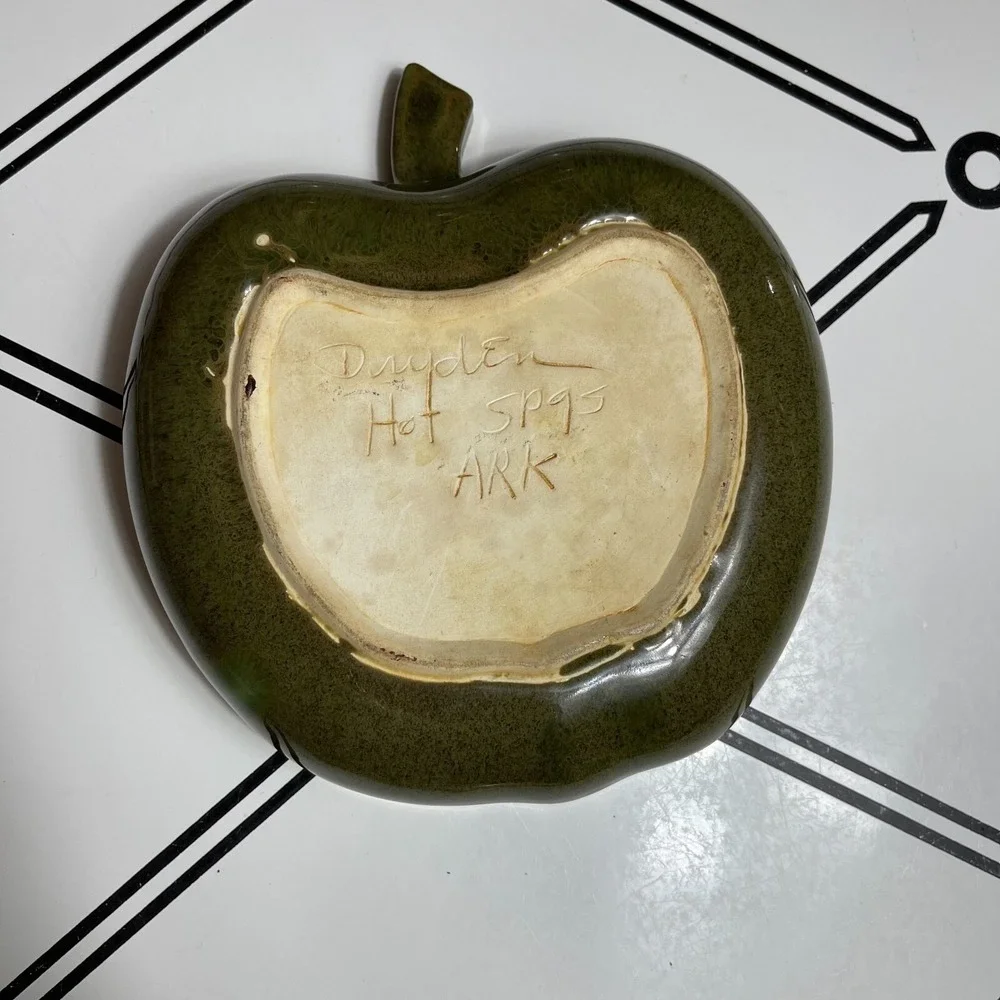 VTG Dryden Pottery Apple Bowl 9